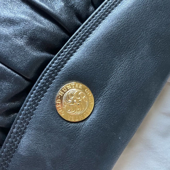 Gold hunter leather crossbody bag w/  gold tone strap ✅ 10 X 7 “ - Picture 2 of 7